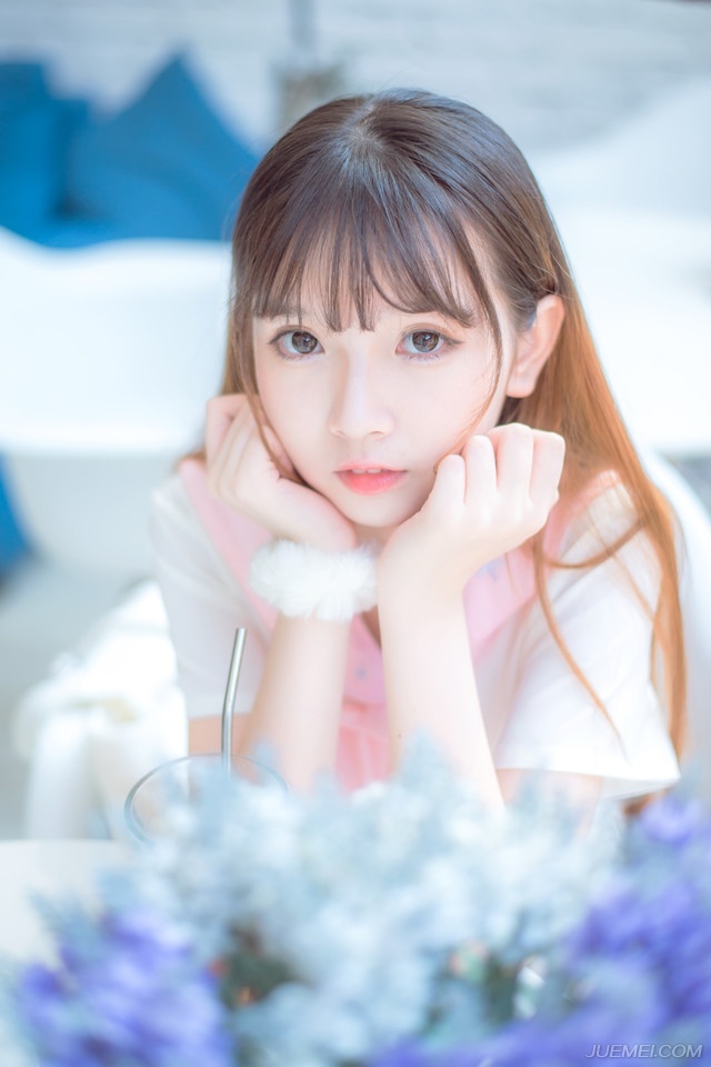 潮水涨起时你只看到人人都在高处，潮退时，你才知道谁在裸泳。——韩寒《所有人问所有人》